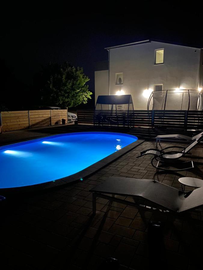 Holiday Home “Marko” With Heated Pool! Nin Exterior foto