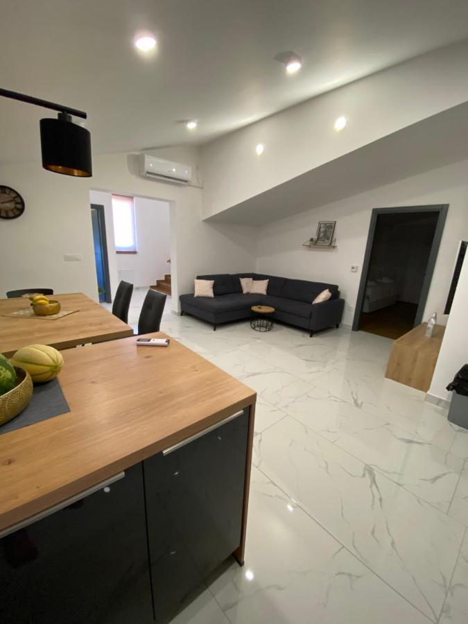 Holiday Home “Marko” With Heated Pool! Nin Exterior foto