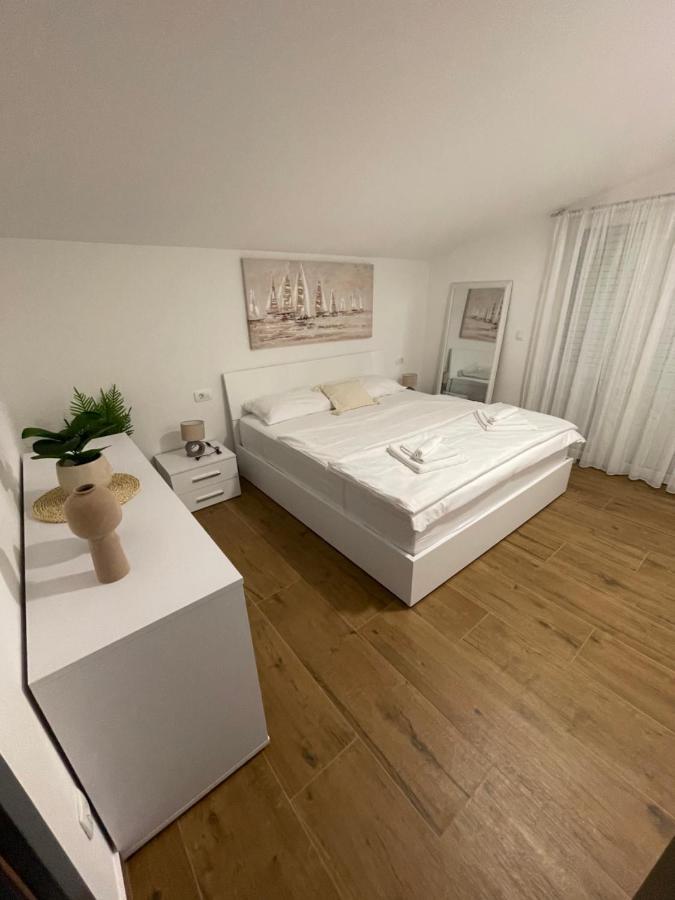 Holiday Home “Marko” With Heated Pool! Nin Exterior foto