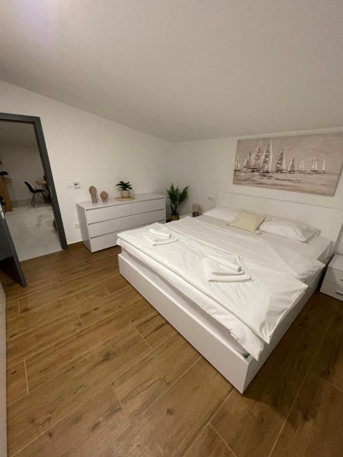 Holiday Home “Marko” With Heated Pool! Nin Exterior foto